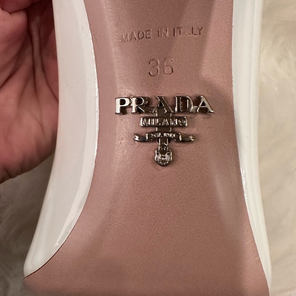 PRADA-Brand New Vernice Bicolor Pumps. Size 36. - Picture 11 of 13